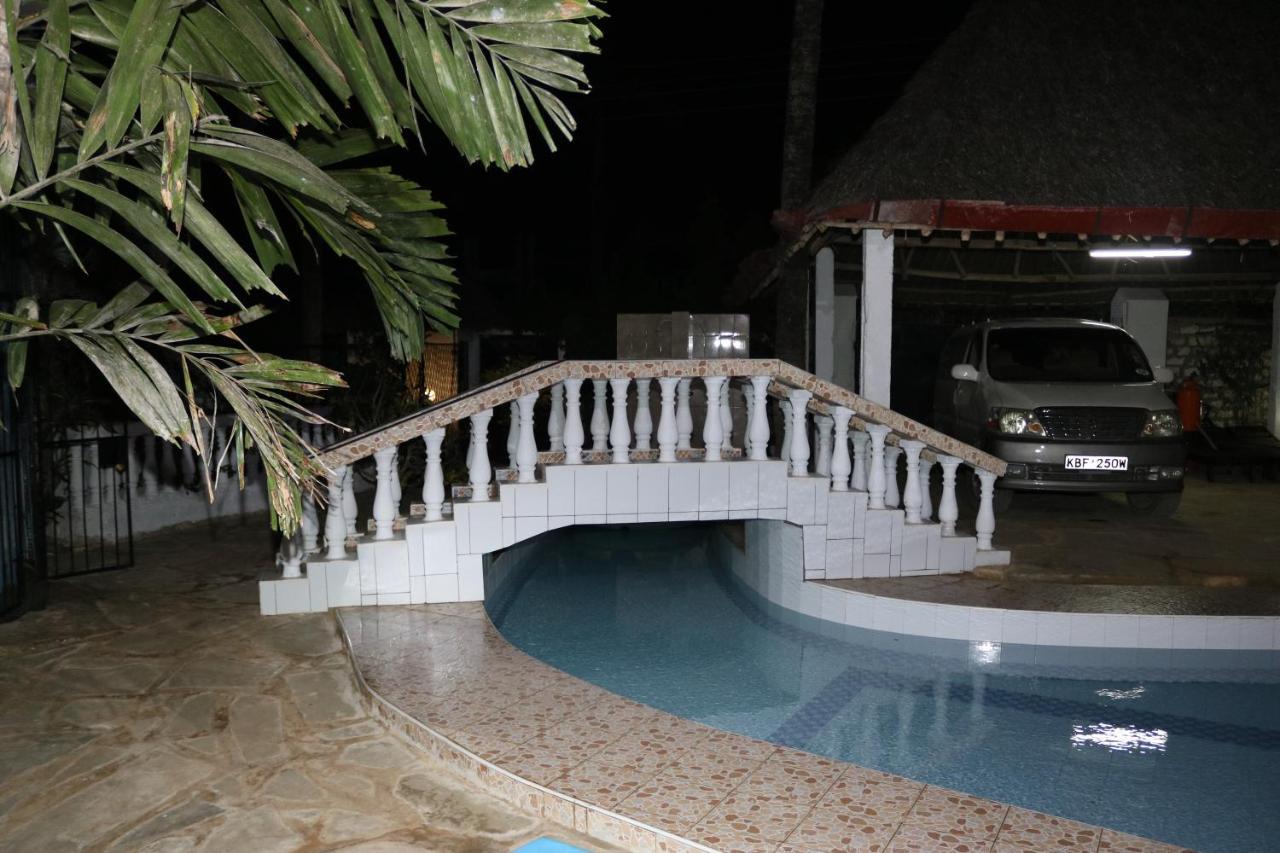 Room In Guest Room - A Wonderful Beach Property In Diani Beach Kenyaa Dream Holiday Place Mombaça Exterior foto