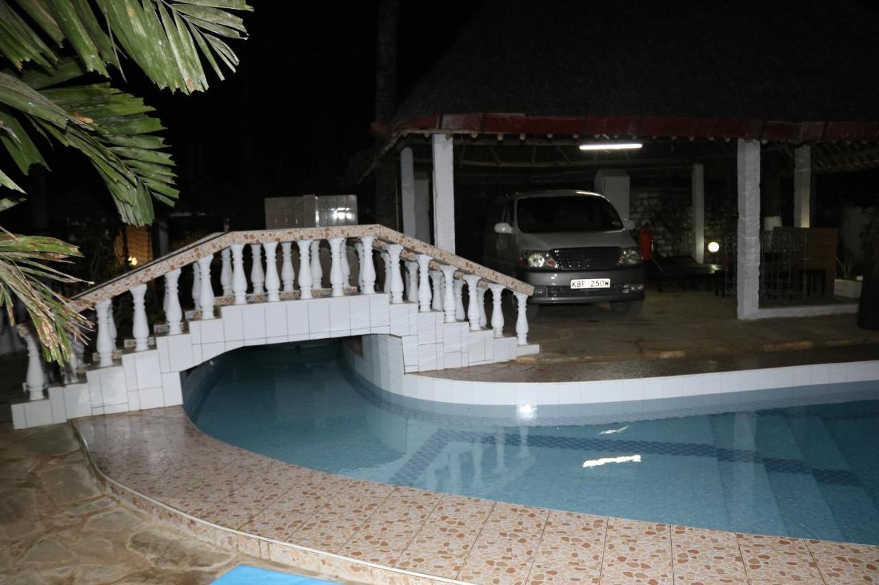 Room In Guest Room - A Wonderful Beach Property In Diani Beach Kenyaa Dream Holiday Place Mombaça Exterior foto